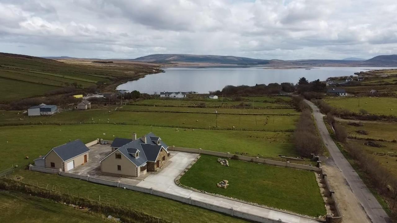 Beautiful Home On Lake Carrowmore 贝尔马利特 外观 照片